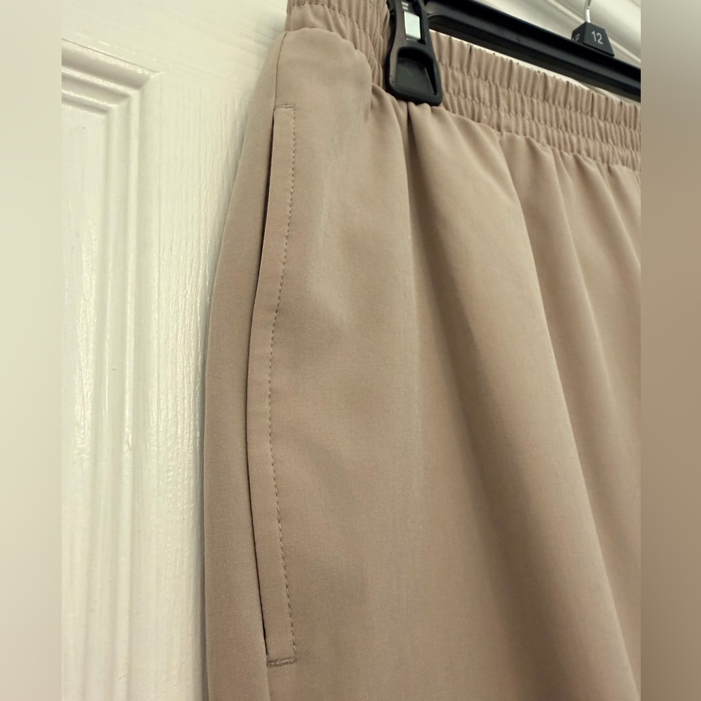 Simply Vera Vera Wang Women’s Beige Wide Leg Light Weight Pants- Size M - Picture 5 of 7